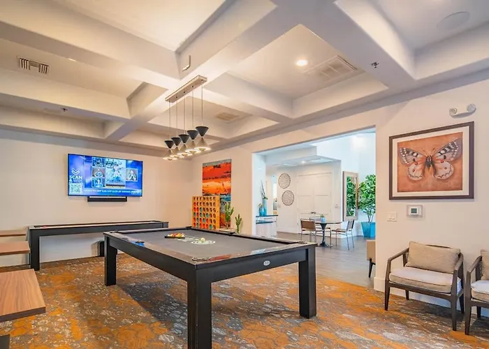 Apartment Deluxe 1bd King Bed Pool, Hot Tub, Gym, Parking *