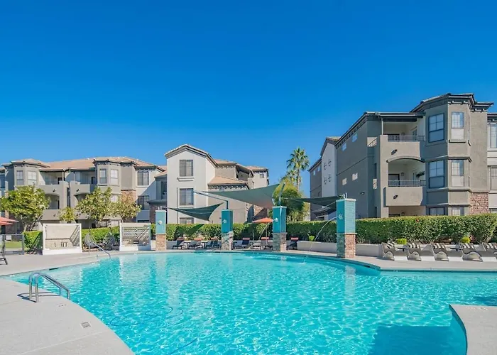 Deluxe 1bd King Bed Pool, Hot Tub, Gym, Parking Apartment Glendale