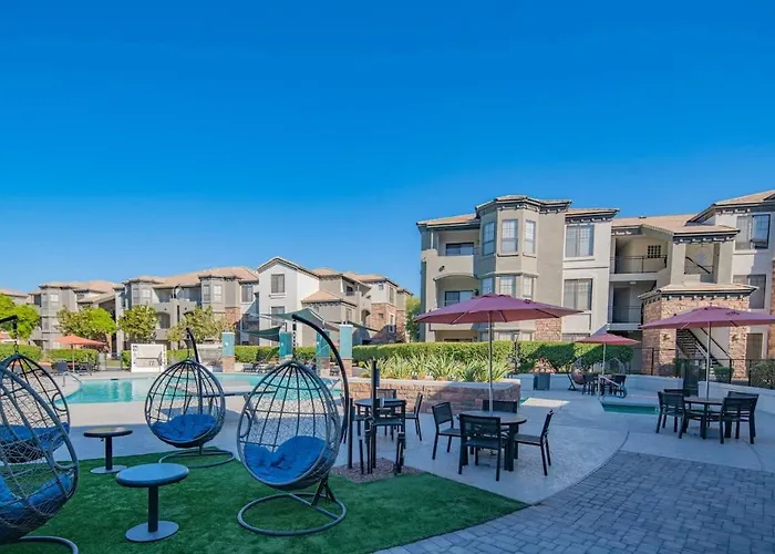 Apartment Deluxe 1bd King Bed Pool, Hot Tub, Gym, Parking Glendale