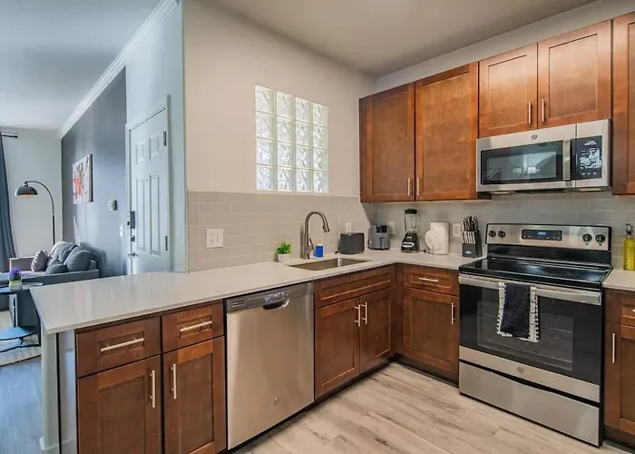 Apartment Deluxe 1bd King Bed Pool, Hot Tub, Gym, Parking Glendale